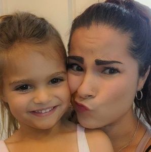 Meet your Posher, Elizabeth